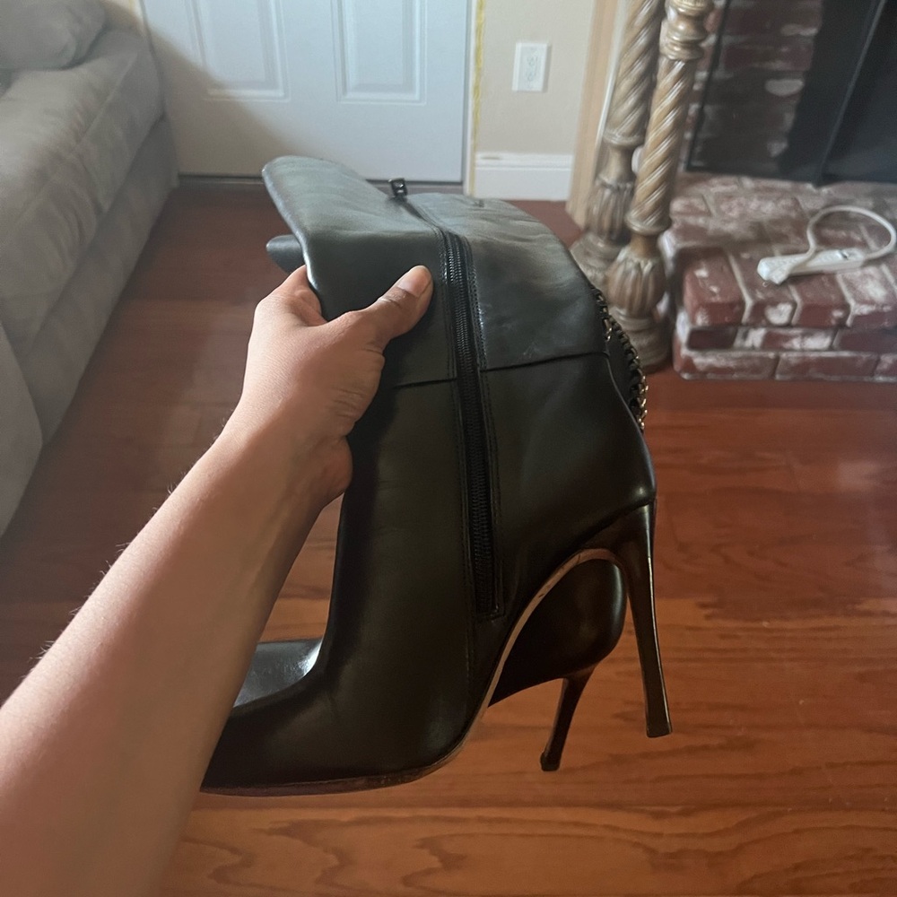 Elegant Black Heeled Boots - Picture 3 of 10